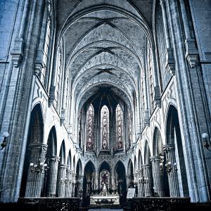 Avec une petite pierre